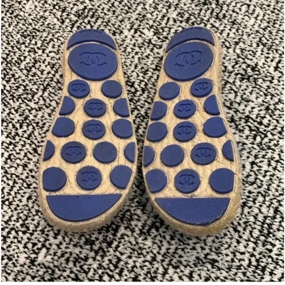 Chanel 24P CC Tweed Blue and Gold Interlocking Espadrille Sandals Size 37 - Picture 8 of 8